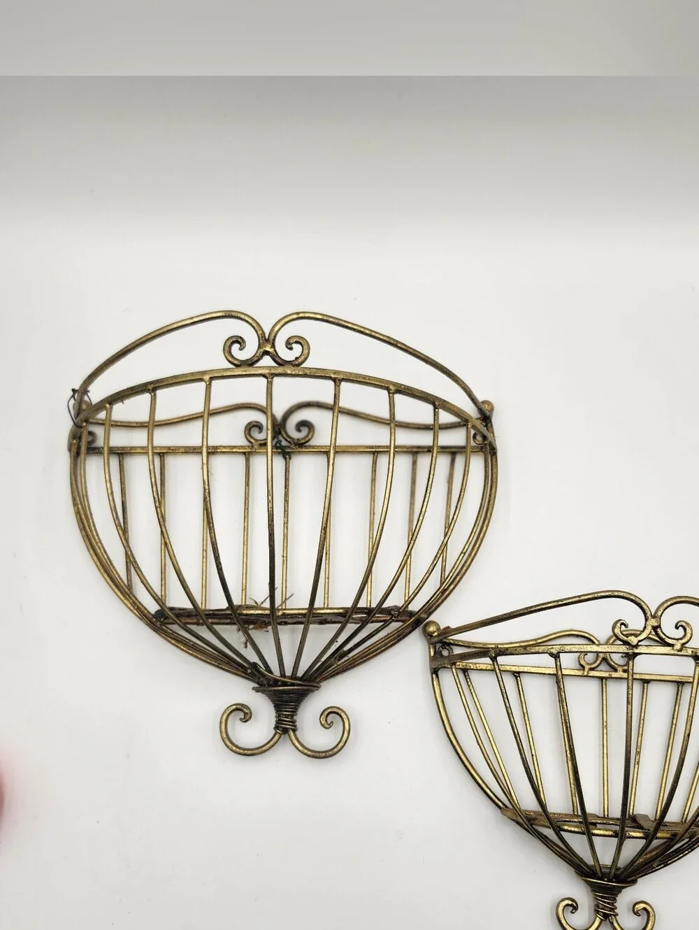 Vintage Metal Garden Shelf Wall Hanging Basket gold Round Planter